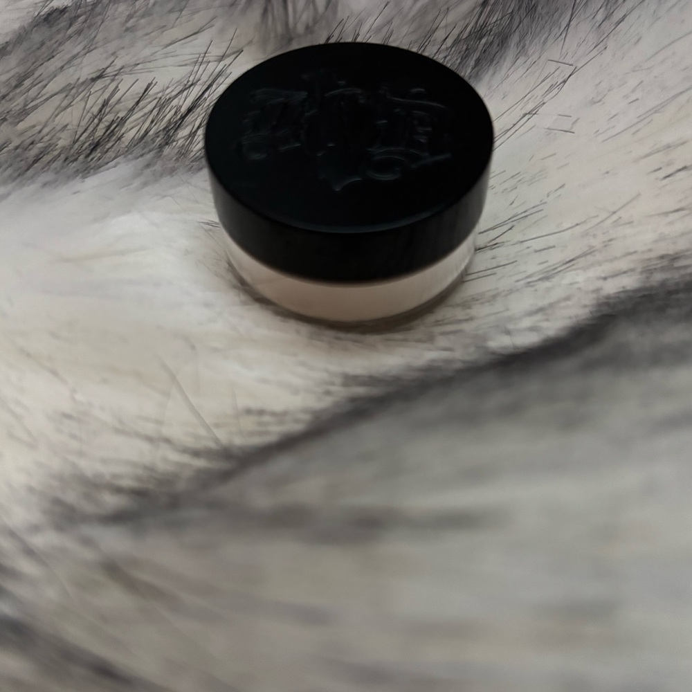 KVD | Lock-It Setting Powder Translucent - Picture 2 of 4